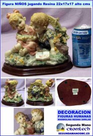 FIGURA-NINOS-JUGANDO-RESINA-22X17X17-CMS